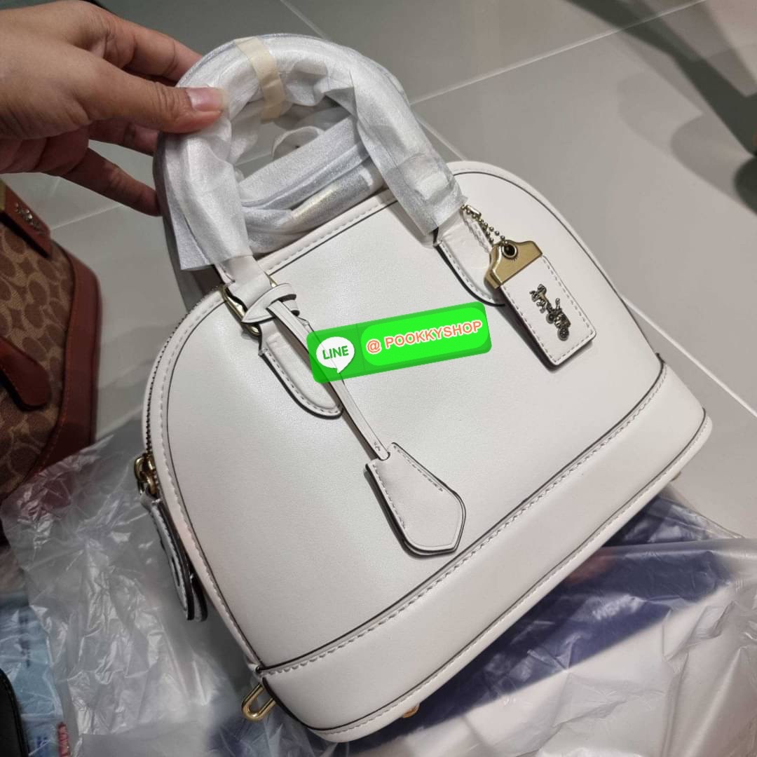 COACH CC411 REVEL BAG ใหม่ล่าสุด พร้อมสวยก่อนใคร กับกระเป๋าทรงโดมรุ่นใหม่ ที่สาวๆอดใจไม่ไหวแน่นอน สวยครบเครื่อง เกินต้านที่สุด รูปทรงคลาสสิค วัสดุหนังแท้เต็มใบ มือจับในตัว เลิศๆกับกุญแจที่ล็อคกันขโมยได้ เปิด-ปิดด้วยซิป ภายในโล่งกว้าง มีสายสะพายครอสบอดี้มา