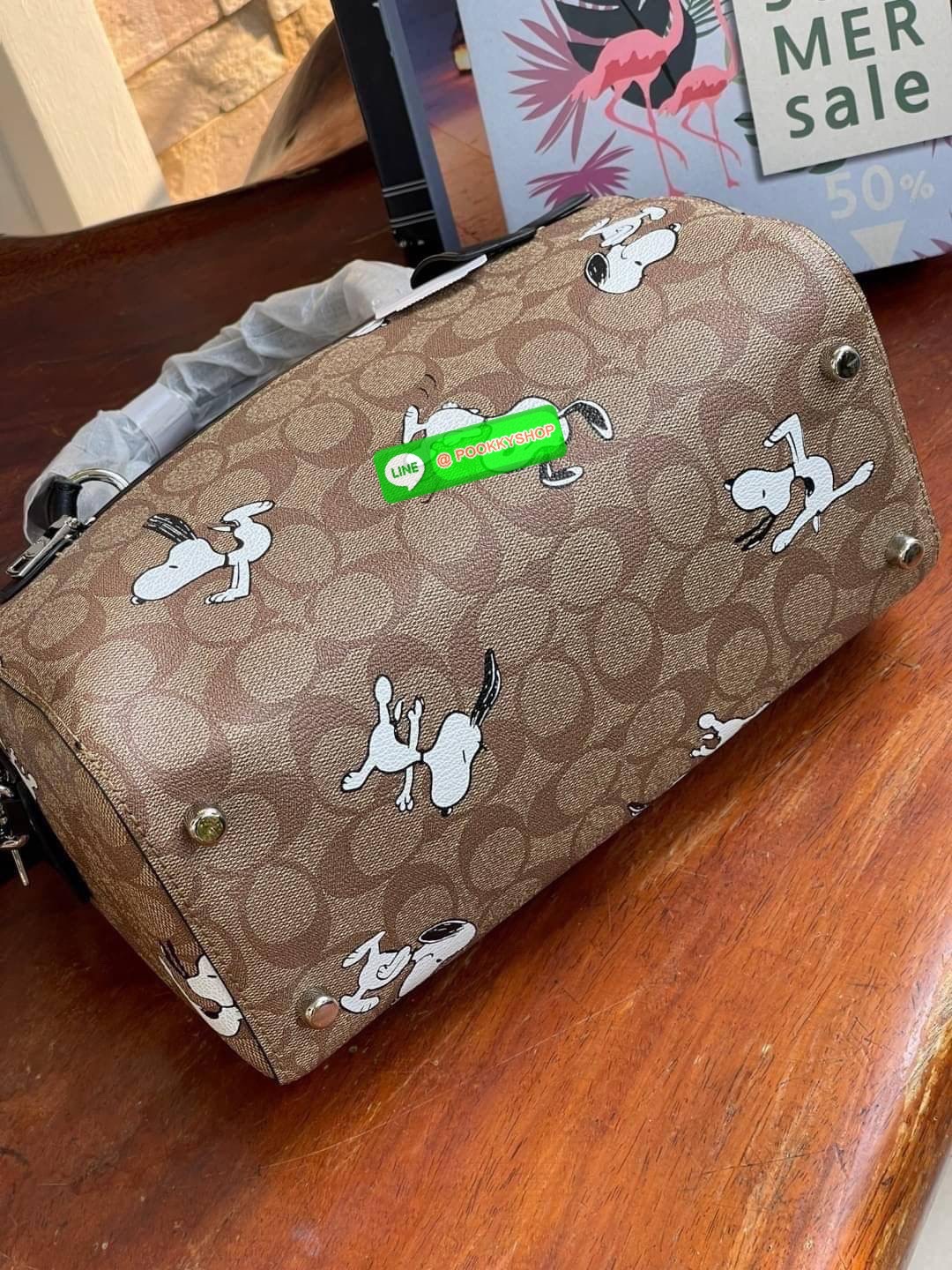 ðCoach C4118 X Peanuts Rowan Satchel In Signature Canvas With Snoopy Print āļāļļāļāđāļāđāļāļāļāļāļāļĢāļ°āđāļāđāļēāļāļĢāļsatchel bag āļāļ·āļāļĢāļđāļāļāļĢāļāļāļāļāļāļĢāļ°āđāļāđāļēāļāļđāđāļāđāļāđāļĢāļ āļĄāļąāđāļāļāļ āđāļĄāđāđāļŠāļĩāļĒāļāļĢāļāļāđāļēāļĒ āļĄāļēāļāļĢāđāļāļĄāļŦāļđāļŦāļīāđāļ§āļāļĩāđāļāđāļēāļāļāļāļāļāļāļāļĢāļ°āđāļāđāļē āļĨāļēāļĒāđāļāļāļ§āļēāļŠāđāļāļāļŠāļāļđāļāļĩāđāļāļĩāđāļĄāļēāļ§āļēāļāļĨāļ§āļāļĨāļēāļĒāļĨāļāļāļāļāļĢāļ°āđāļāđāļēāđāļāđāļāļāļāļĨāđāļĨāļāļāļąāđ