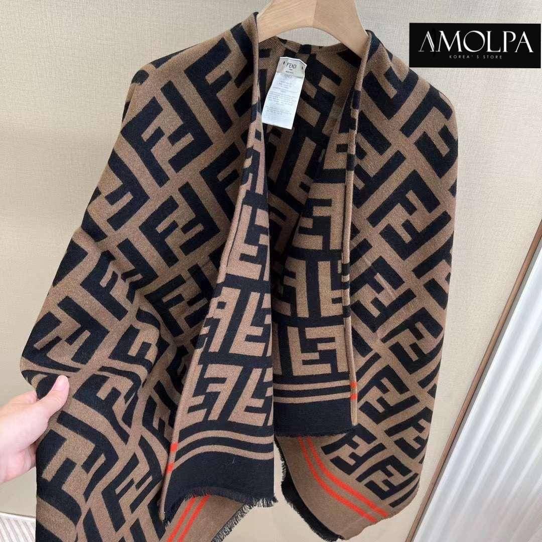 มาต่อที่ ACCESSORIES ผ้าพันคอ FENDI ผ้าหนานุ่มแน่นๆ เนื้องานละเอียด เกรดพรีเมียม ค่า ห้ามพลาดเลยน๊า