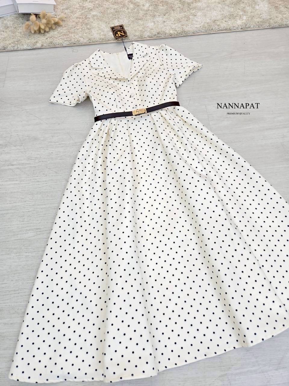 โปรดเรียกฉันว่าคนสวย 🤭 ถ้าได้ใส่แล้วสวยขึ้น 3 พัน% แน่นอนคะ งานเดรสยาว PolkaDot สุดฮอต สีละมุนตุ้นมากก ทรงสวยสุดๆ ผ้าดีเกิ๊นน พร้อมเข็มขัดสวยๆให้ใส่เก็บรูปเก็บทรง งานนี้ไม่อวยเยอะ ต้องได้ต้องโดนนะคะสาวๆ