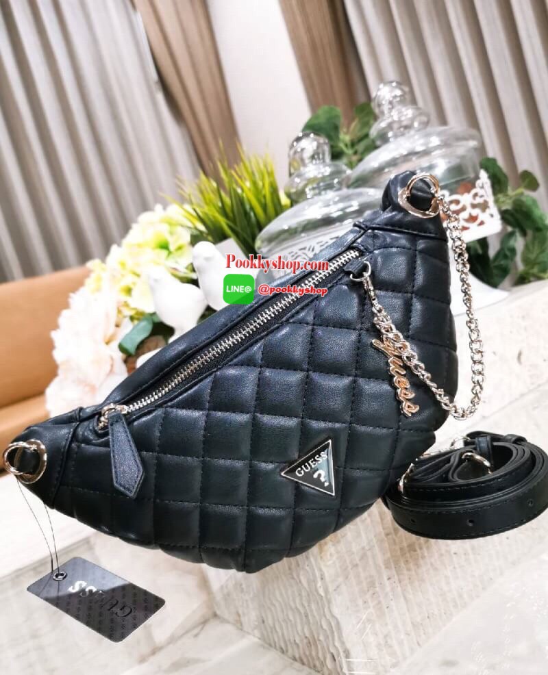 NEW ARRIVAL! Guess Kyli Fanny Pack Belt Bag 2019 กระเป๋าสะพาย/คาดเอว/คาดอกรุ่นใหม่ล่าสุดจาก GUESS FACTORY วัสดุหนังเเกะสังเคราะห์แบบนิ่มลายตารางเปิดปิดด้วยซิป ด้านหน้าประดับโซ่ห้อยโลโก้ดูมีดีเทล ด้านหลังมีช่องซิป ภายในมีโลโก้และช่องซิป สะพายได้หลายแบบไม่จ