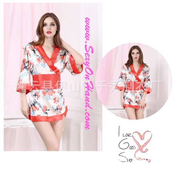 ชุดกิโมโน ยูกาตะ พื้นขาวแต่งลายดอกสีแดง พร้อมสายคาดและโบว์ในตัว+G-string เข้าชุด