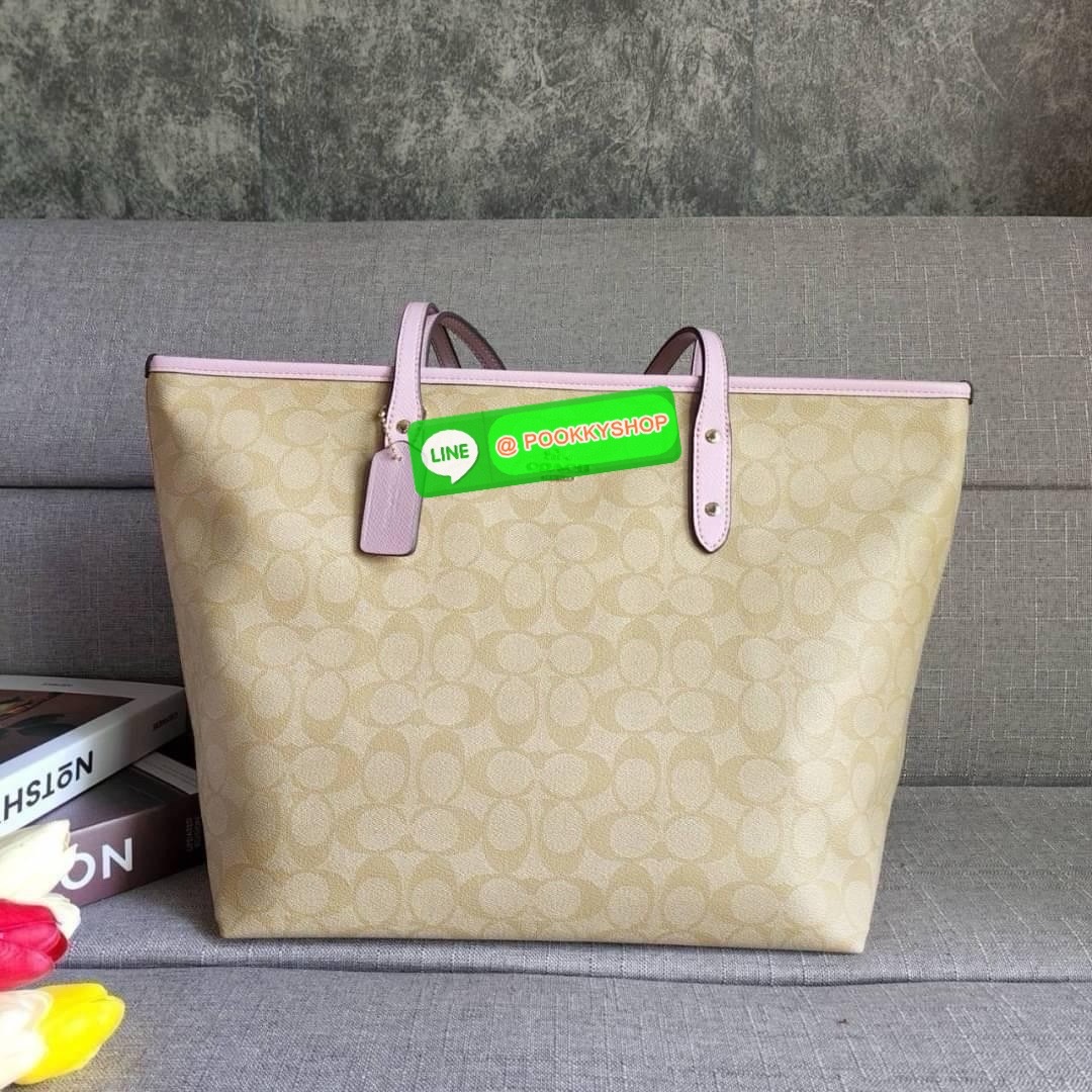 COACH CITY ZIP TOTE IN SIGNATURE COATED CANVAS (COACH F36876) กระเป๋าสะพายทรงช้อปปิ้ง ทรงสวย ทรงยอดนิยมใบใหญ่ยุของได้เยอะ หนังcanvas ลาย C Signature สายหนังแท้ สะพายขึ้นไหล่ได้สวย ใบใหญ่ ใช้งานง่าย มีซิปปิดด้านบน มีผ้าบุด้านใน มีช่องซิป