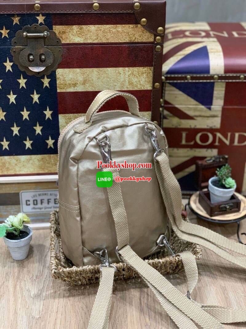 Kipling alber solid Convertible mini backpack (HD7349) กระเป๋าเป้ขนาดมินิ สไตล์3in1 ที่สามารถถือ/สะพายข้างหรือเป็นเป้ก็ได้ มีช่องซิปใช้งาน2ช่อง ภายในแบ่งเป็นช่องเล็กใส่ของจุกจิก ด้านหน้าเพิ่มช่องเล็กเปิดปิดด้วยกระดุมแม่เหล็ก มาพร้อมพวงกุญแจลิงขนปุกปุยและส