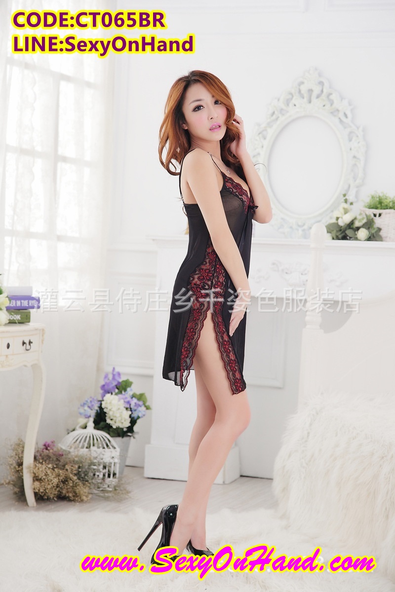 ชุดนอน เซ็กซี่ ชุดนอน ซีทรู ชุดนอน วาบหวิว สีดำ เนื้อผ้าซีทรู เล่นลูกไม้ และปักดิ้นเลื่อมเงิน ช่วงหน้าอก ผ่าหน้าถึงโคนขา แต่งขอบด้วยลูกไม้ปักดิ้นเลื่อมแดง เนื้อผ้ามีน้ำหนักและทิ้งตัวมากคะ สวยเซ็กซี่ เย้ายวนมากคะ + G-string เข้าชุด