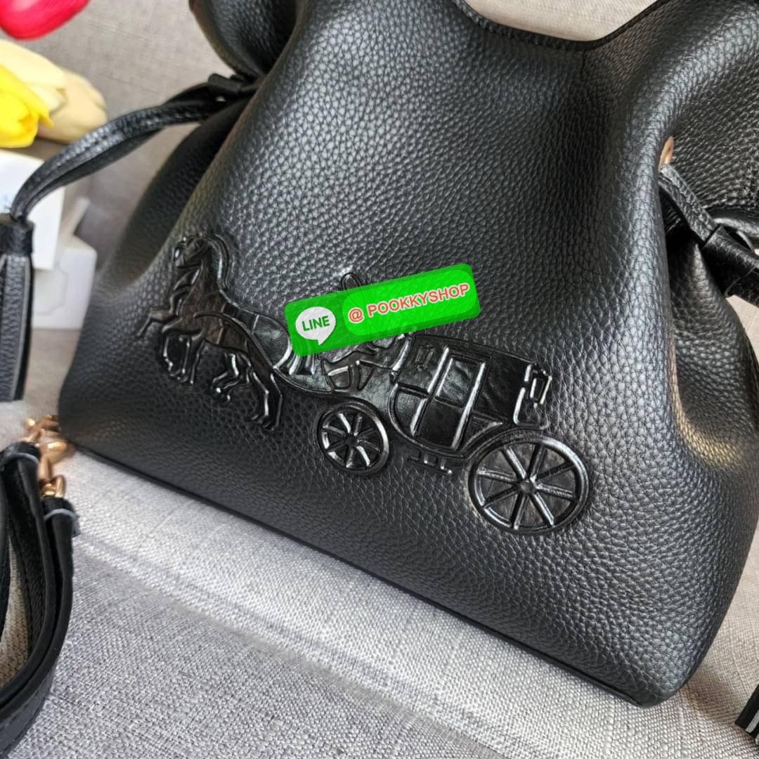 COACH ANDY CROSSBODY WITH HORSE AND CARRIAGE (COACH CA213) กระเป๋าสะพายคอสบอดี้ ดีไซต์สุดเก๋ วัสดุหนังแท้ทั้งใบ กระเป๋าเอนกประสงค์ ด้านในมีซิป รูดปิดด้วยเชือกและกระดุมแม่เหล็ก ซับในด้วยผ้า ด้ามถอดได้ ดรอป 5 1/4"สายสะพายถอดได้ สายสะพายยาว 21" สำห