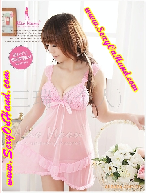 ชุดนอนเซ็กซี่ ชมพู ผ้าซีทรู เนื้อผ้าบางเบา แต่งจีบย่น ช่วงอก สายเสื้อ ชายกระโปรง แบบหวาน และเซ็กซี่ น่ากินมากๆคะ แนวคุณหนู ใสๆ เลยจร้า + จีสตริง ซีทรูเข้าชุดคะ