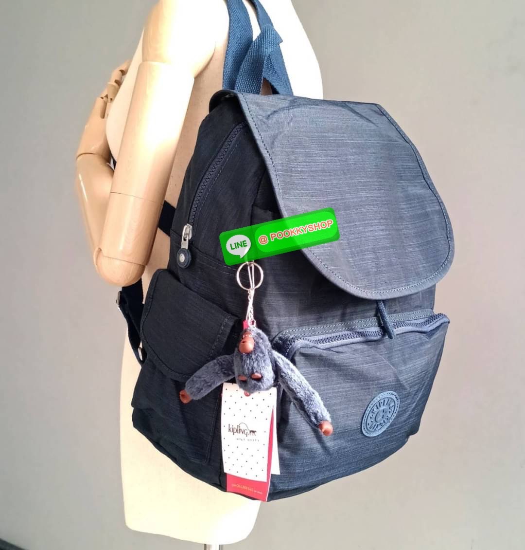 Kipling City Pack Medium Backpack กระเป๋าเป้ Kipling ขนาดกลาง วัสดุ Polyester 100% มีหูหิ้วด้านบน -ด้านหลัง มีซิปหลัง 1ช่องลึก -ด้านข้างมีช่องใส่ของเล็กน้อยทั้ง 2 ด้าน เปิด-ปิด ด้วยกระดุมแม่เหล็ก -ด้านหน้ามีช่องซิปใส่ของแยก 1 ช่อง และ ช่องปรับขนาดด้วยสายล