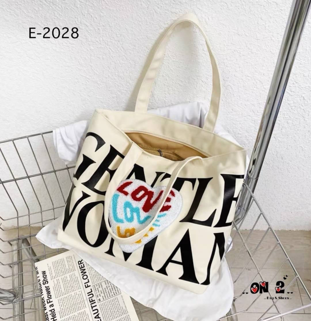 กระเป๋าผ้าทรงช้อปปิ้งGentle women ใบใหญ่ พิมพ์ลวดลายหัวใจLove love งาน แฟชั่น street wear สวยเก๋ ใส่ได้ครบทุกสิ่งอย่าง พร้อมส่ง2 สี