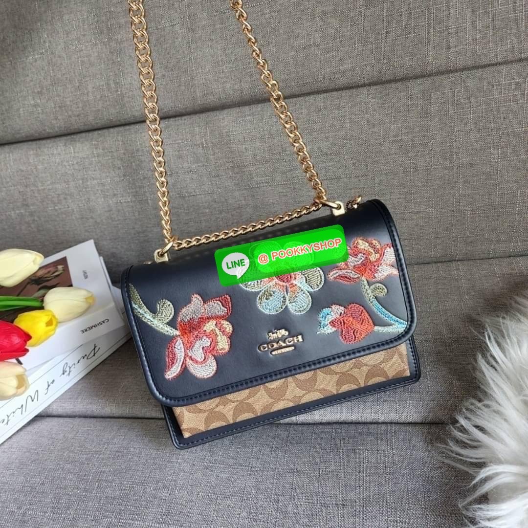 COACH KLARE CROSSBODY IN SIGNATURE CANVAS WITH FLORAL EMBROIDERY (COACH C9230) คอลเลคชั่นสุดหรู คุณนาย ยกให้ใบนี้เลยคะ สวยไม่ผิดหวัง กระเป๋าสะพายคอสบอดี้ หรือสะพายสายคู่คล้องไหล่ สะพายออกงานก็ดูดี วัสดุแคนวาสสลับ ปักลายดอกไม้สวยงาม ด้านในมีซิปและกระเป๋าเอ
