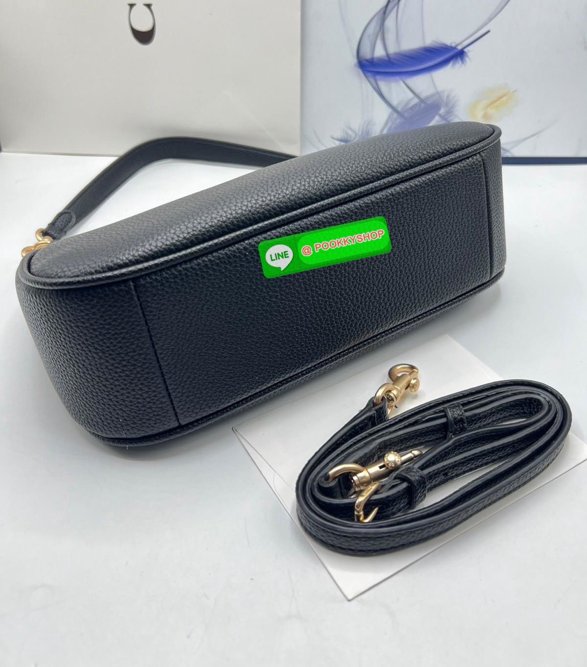 Coach Teri Hobo In Signature Canvas กระเป๋าคล้องไหล่และสะพายข้าง วัสดุแคนวาส+หนังแท้ เปิด-ปิดกระเป๋าแบบซิป ภายในโล่ง มีช่องซิป1ช่อง ช่องใส่ของจุกจิกอีก1ช่อง ด้านหลังมีช่องซิป1ช่อง มีสาย2เส้น สำหรับคล้องไหล่และสะพายข้าง