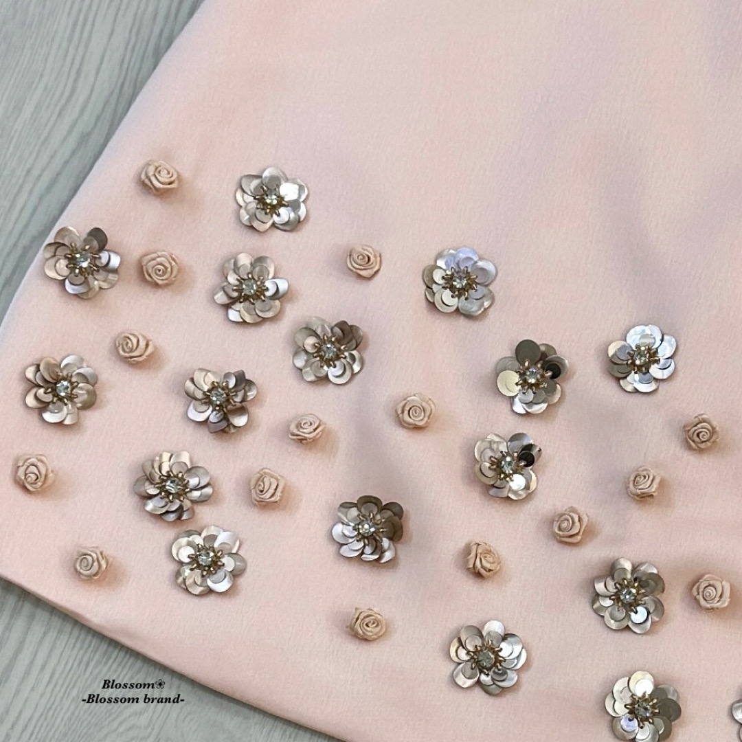 เดรสแฟชั่น มินิเดรสคอวี ผ้าซาตินเนื้อดี สีชมพูพาสเทล