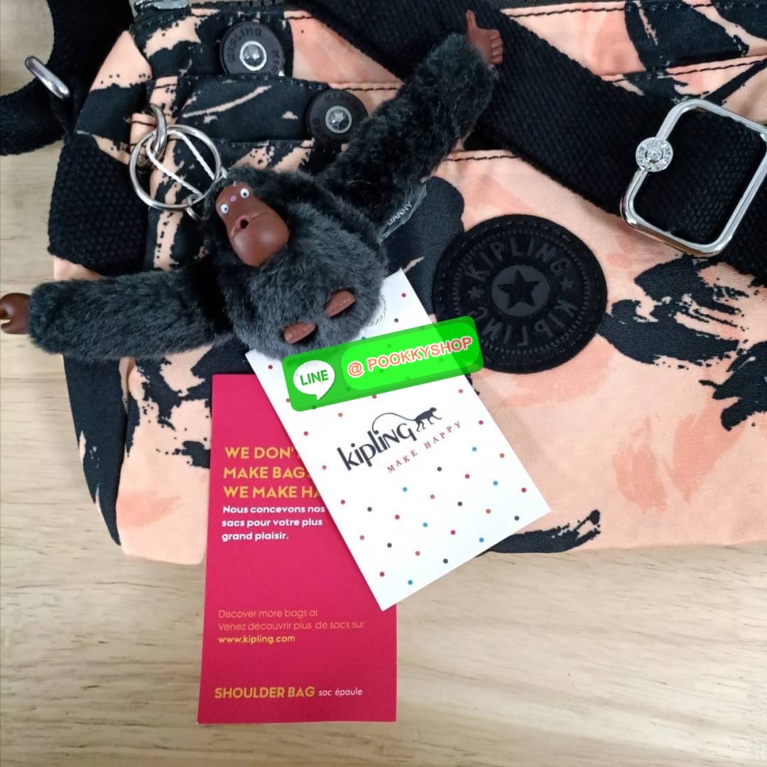 KIPLING Mini Crossbodybag กระเป๋าสะพายข้างขนาดกะทัดรัด ผลิตจากวัสดุ Nylon + ซับใน Polyester100% มีช่องใช้งานแยกย่อยมากถึง 4 ช่อง -ด้านหน้ามีช่องซิป 2 ช่อง -ช่องหลักโล่ง กว้าง จุของใช้ได้เยอะ -ด้านหลังมีช่องซิปอีก 1 ช่อง มาพร้อมพวงกุญเเจลิง สายสะพายยาวสมาร