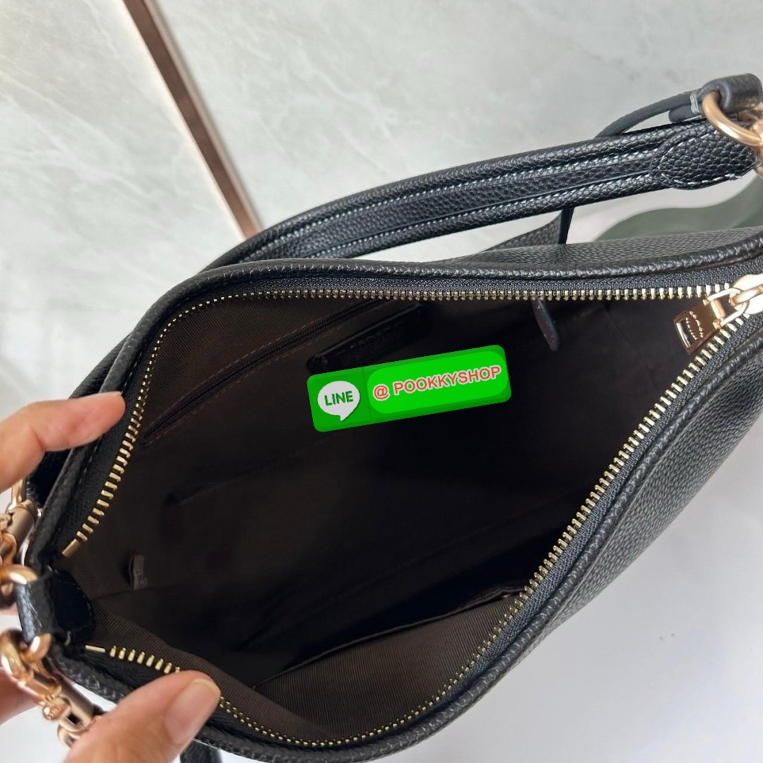 Coach Laurel Shoulder Bag Black CR148 🔖กระเป๋าสะพายข้าง/ไหล่ ทรง hobo สวยทันสมัยไม่มีเอาท์ 🔖วัสดุ : pebble leather 🔖เปิด - ปิด แบบซิปบน ภายในช่องโล่งกว้าง มีช่องรับแยกสองช่องมีซิปหนึ่งช่อง จุของได้เยอะ