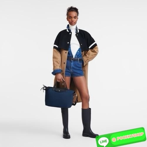 Large Longchamp LE PLIAGE ENERGY L HANDBAG LE PLIAGE รีไซเคิล ECONYLสไตล์สปอร์ต ทันสมัย และใช้งานได้จริง น้ําหนักเบา กระเป๋าใบนี้เป็นเครื่องประดับที่มีเสน่ห์ในอุดมคติที่จะติดตามคุณในทุกกิจกรรมยามเย็นของคุณ มาพร้อมกับสายสะพายไหล่ปรับได้ สามารถพกพาได้ ทั้งแ