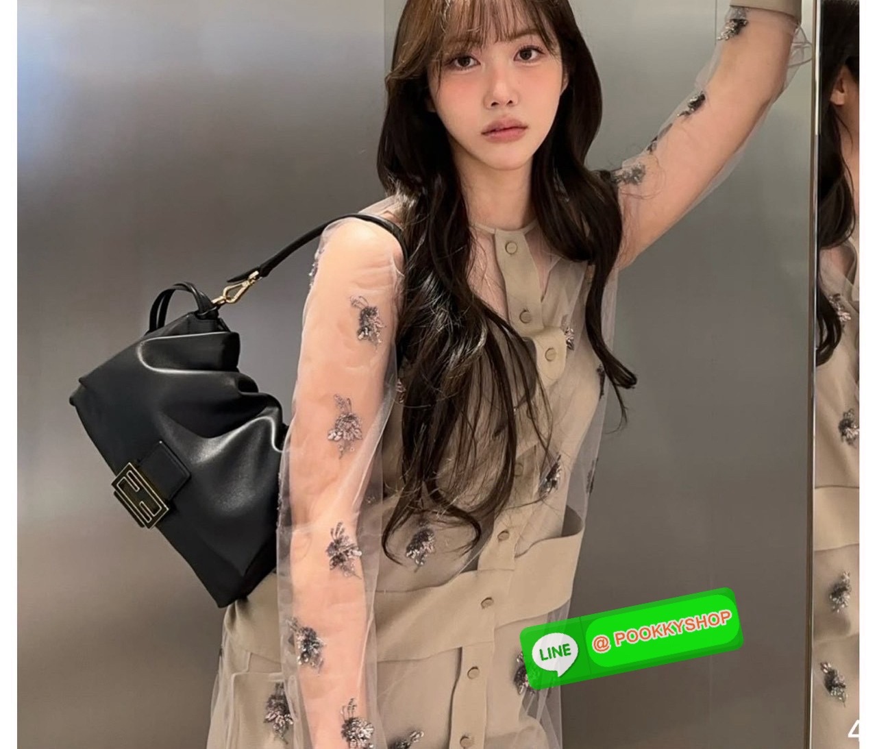 FENDI Mamma Baguette Bag กระเป๋าสะพายทรงสวย ดีไซน์เรียบง่ายคลาสสิค หรู ดูผู้ดี รูปทรงใช้งานง่าย หนังสวยสัมผัสนุ่ม ใหม่ล่าสุด รุ่นลิมิเต็ดที่สาวๆตามหา ภายในโล่งกว้าง เสิร์ฟให้ในราคาน่ารักๆ ของมันต้องมีแบบนี้ ก็ต้องตำได้แล้วน้าอย่าช้า อย่าพลาด!!