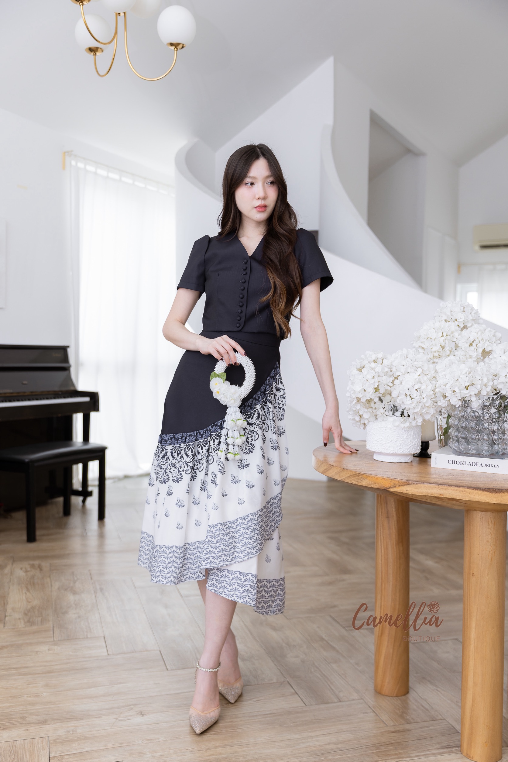 ชุดเซทแฟชั่น ชุดSet เสื้อคอปีนกระดุมหน้าสวยละมุนมากคะ มาคู่กับกระโปรงผ้าลายไทย