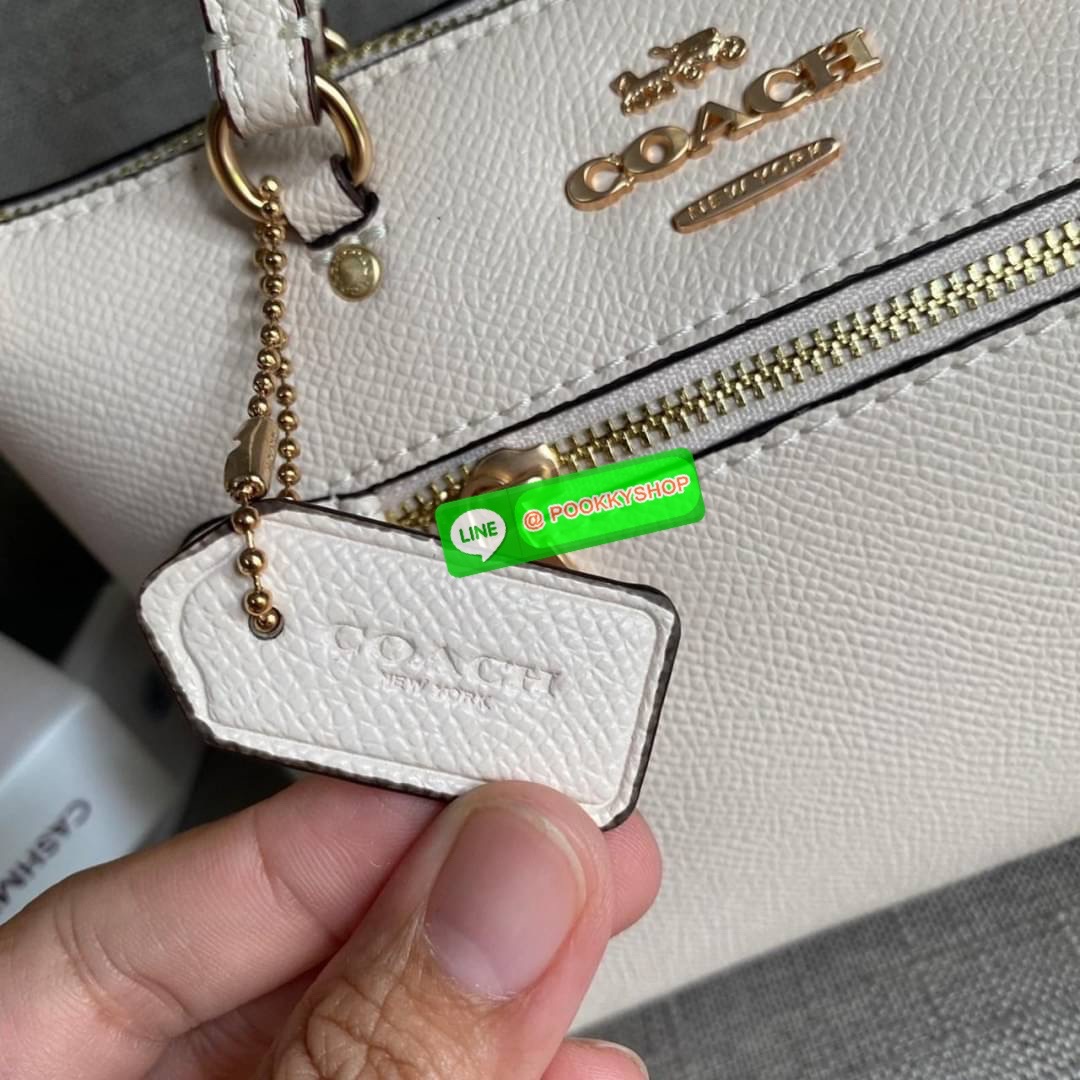 Coach Mini Gallery Crossbody With Stripe Heart Print (coach ca793) กระเป๋าสะพายข้าง เทรนรุ่นเล็กมาแรงวัสดุหนังแท้ทั้งใบ เปิดปิดด้วยซิป มีช่องใส่บัตรเครดิต 2 ช่อง ซับในผ้า สายสะพายถอดได้ สามารถสะพายข้างหรือสะพายไหล่ได้