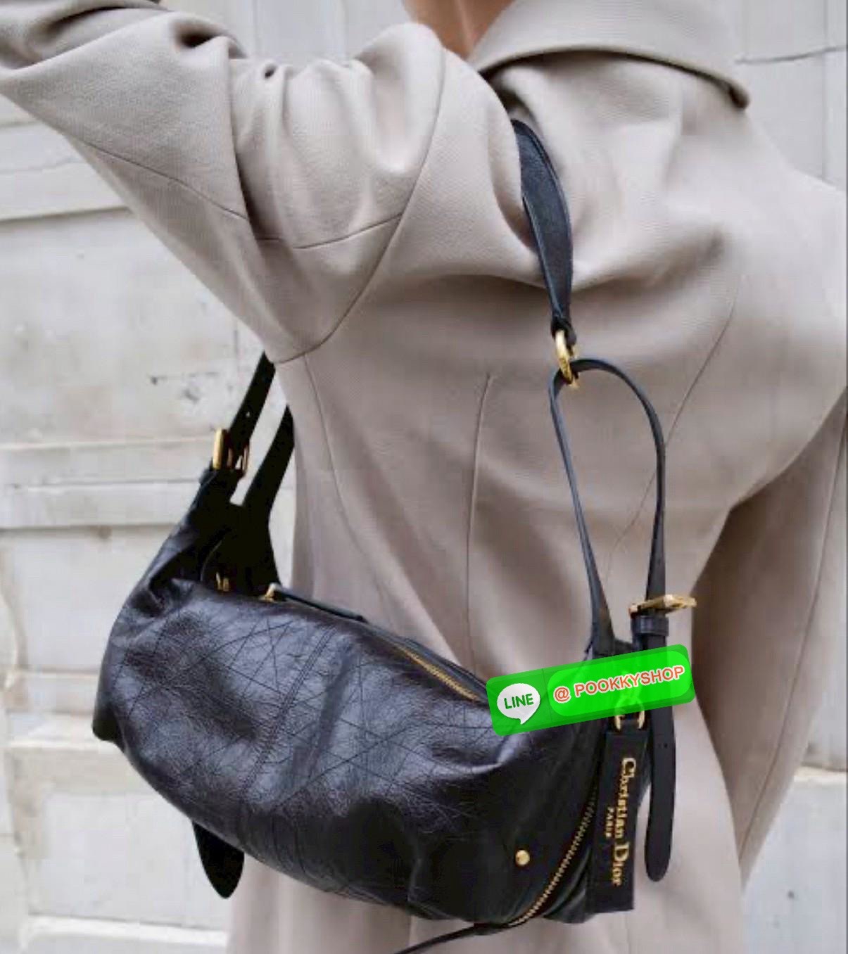 📸New Arrival!🎉 ล่าสุดรุ่นเดียวกับที่Jisoo ใช้เลยค่าา👏 Christian Dior D-journey bag #สวยจริงไม่จกตาค่า‼️ 📌มาพร้อมน้อง My melody แท้ราคา 490฿Free! 📣พร้อมส่ง! จำนวนจำกัด ผลิตออกมาน้อยมากๆเลยค่ะ! พร้อมสวยไปกับกระเป๋าดีไ