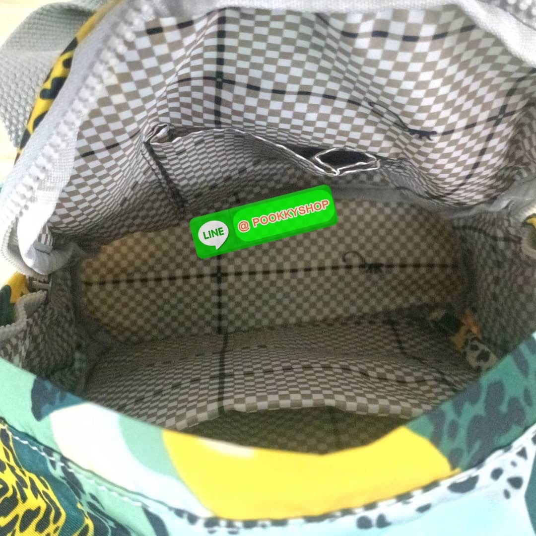 KIPLING 3 WAYS MINI BACKPACK ซับในลายตาราง กระเป๋าสะพาย 3 Ways รุ่นใหม่ วัสดุ Nylon & Polyester 100% หูหิ้วหนังปั๊มชื่อแบรนด์ สายสะพายยาวเลื่อนปรับได้ free size และ สามารถถอดได้ สามารถถือหรือสะพายได้ จะสะพายไหล่ สะพายเฉียง Crossbody หรือจะคล้องสายเป็นเป้ส