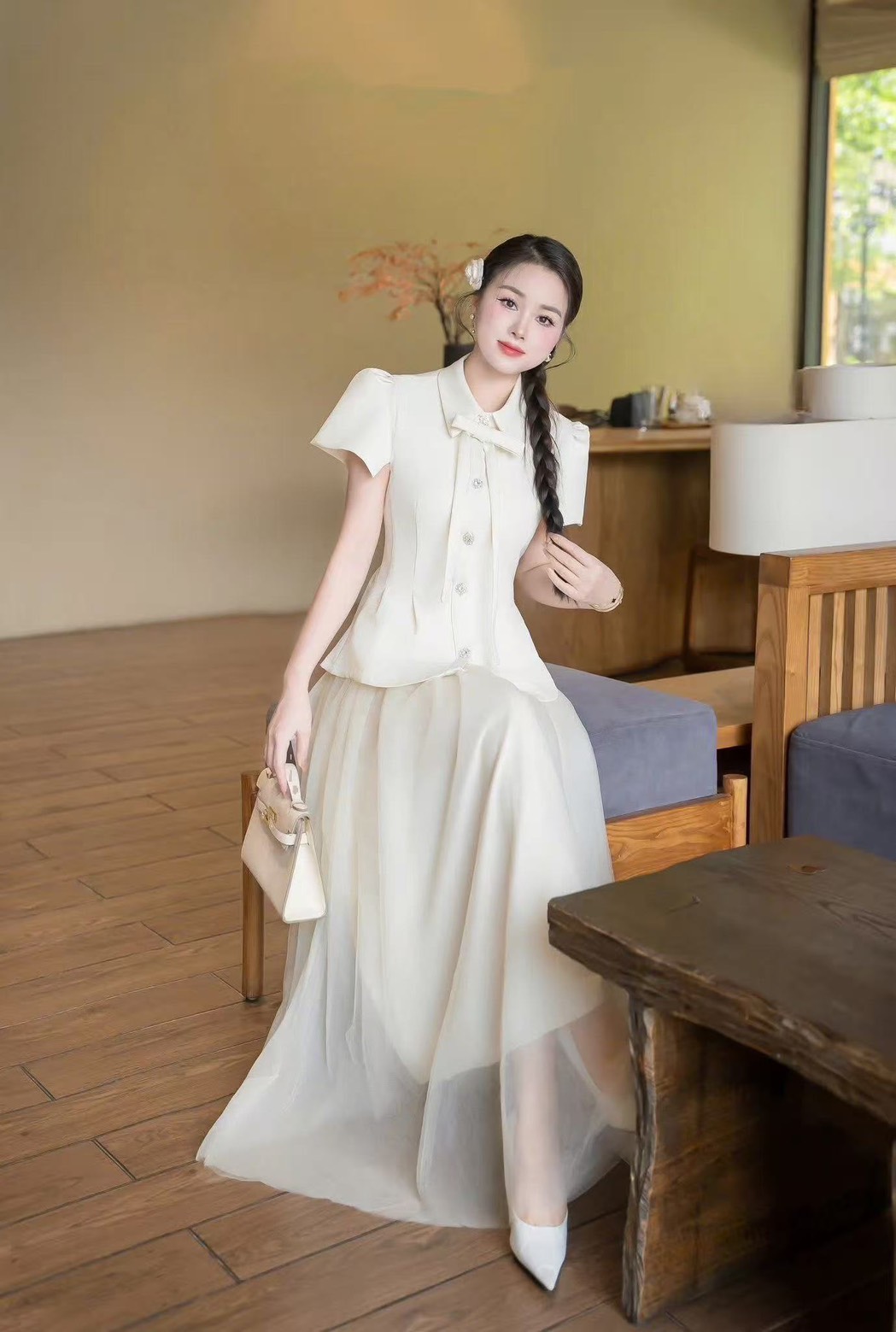 ชุดเซทแฟชั่น Set.3 ชิ้นเสื้อ+ กระโปรง+เข็มกลัด เสื้อแขนสั้นคอปกสีครีม ดีเทลแต่งกระดุมเพชรด้านหน้า