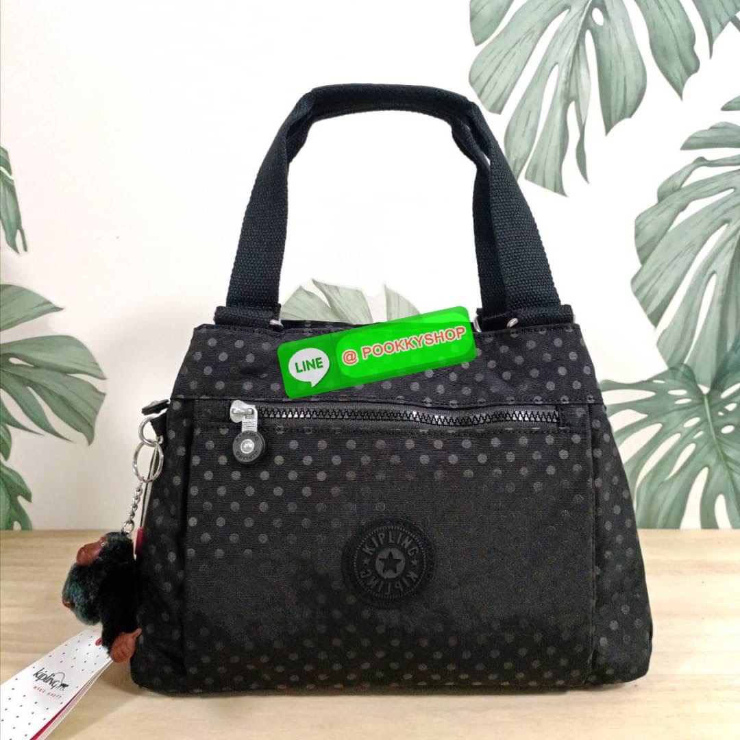 KIPLING ELISE HANDBAG กระเป๋าถือและสะพายไหล่ วัสดุ Nylon +Polyester ขนาดกำลังพอดี จุของได้มาก มีหูจับสองสาย ถือสะดวก น้ำหนักเบา มีช่องซิป ด้านหน้า ช่อง กระเป๋าหลักเปิด-ปิดด้วยซิป มี3 ช่องว่างใส่ของได้จุมากๆ ใส่มือถือได้ กระเป๋าสตางค์ใบยาว และ เครื่องสำอาง