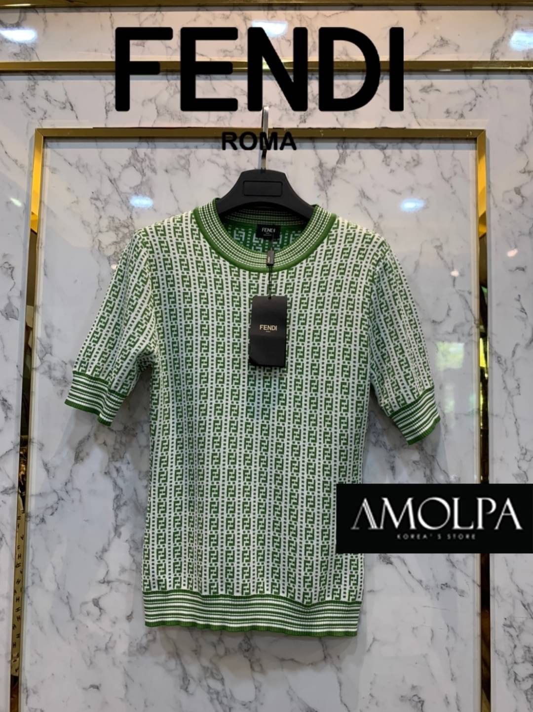 รอบ10 ......... ขายดีม๊ากกก ผ้าดีม๊ากกกก ใส่สวยย ทรงเป๊ะ ๆ # FENDI ลายใหม่ล่าสุด ชนช๊อปปป ต้องเก็บทุกสี จับผ้าแล้วคือดีสุดดๆ ผ้าแน่น ใส่แล้วให้ความรู้สึกไม่ร้อนเลยยย ใส่สวยจริงๆค่า อกคืออก เนินเด้ง สวยงามสุดๆ พร้อมส่ง!! เสื้อแขนสั้นFENDI KNITT ตัวล่าสุด 2