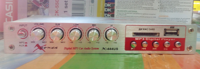 ปรีแอมป์รถยนต์ 3 แบนด์ ยี้ห้อ XERXES สามารถใช้ USB เล่น mp3 ได้