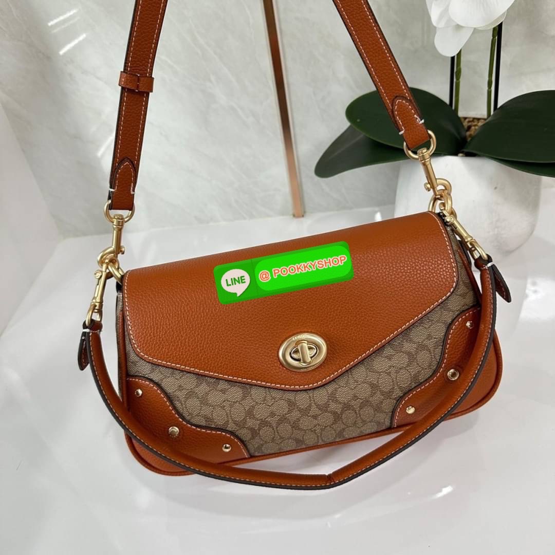 COACH MILLIE SHUOLDER BAG (COACH CE639) กระเป๋าคล้องไหล่และสะพายข้าง วันดุแคนวาส+หนังแท้ เปิด-ปิดกระเป๋าแบบหมุนล็อค ภายในใส่กระเป๋าเงินใบยาว ของจำเป็นอื่นๆได้ มีช่องซิปให้ใส่ของจุกจิก ด้านหลังกระเป๋ามีช่องซิปอีก1ช่อง สายถอดได้ทั้ง2สาย