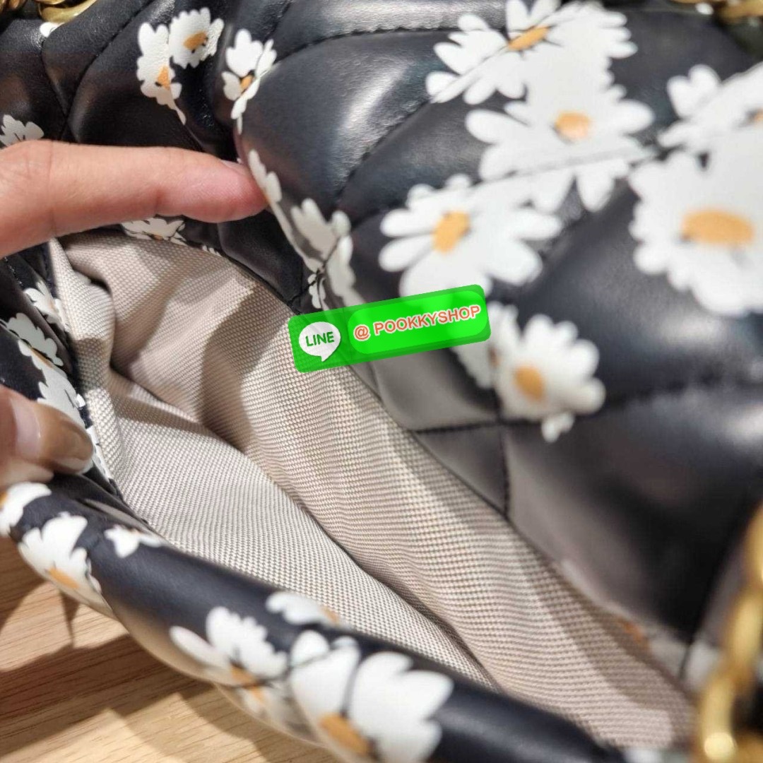 COACH CR705 TABBY SHOULDER BAG 26 WITH QUILTING AND FLORAL PRINT 🔆 Details ไอเท็มใหม่ สวยเกินเรื่องไปมาก! ดีไซน์ลวดลายดอกไม้สดใสตัดกับโทนสีคลาสสิคได้อย่างลงตัว