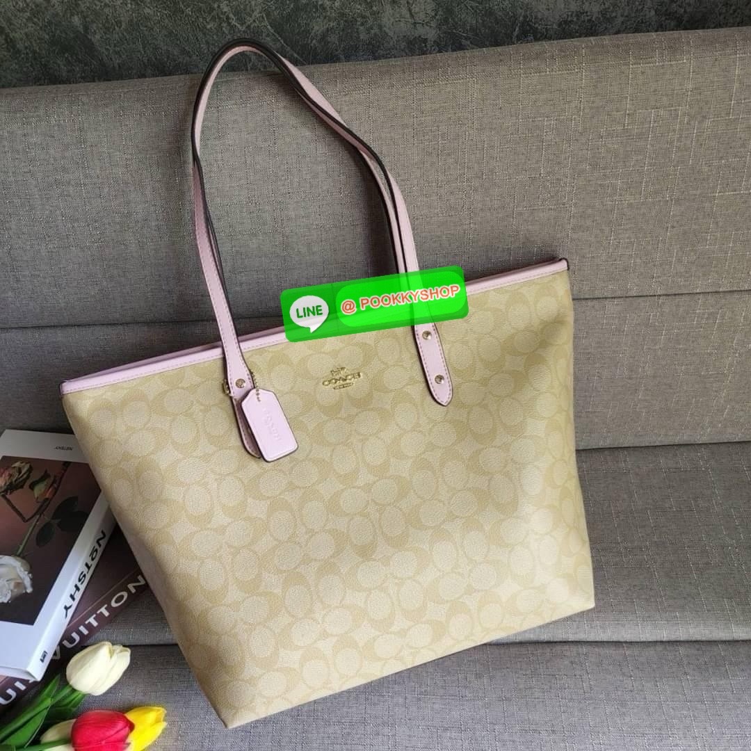 COACH CITY ZIP TOTE IN SIGNATURE COATED CANVAS (COACH F36876) กระเป๋าสะพายทรงช้อปปิ้ง ทรงสวย ทรงยอดนิยมใบใหญ่ยุของได้เยอะ หนังcanvas ลาย C Signature สายหนังแท้ สะพายขึ้นไหล่ได้สวย ใบใหญ่ ใช้งานง่าย มีซิปปิดด้านบน มีผ้าบุด้านใน มีช่องซิป