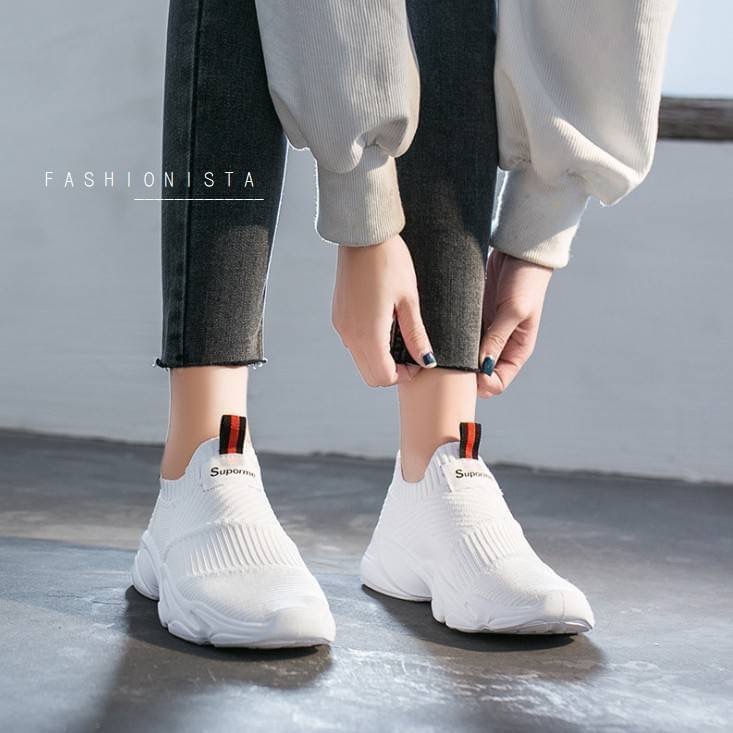 รองเท้าสลิปออนนุ่มๆเพื่อสุขภาพ ทรงสปอร์ต แฟชั่นมาแรง ไม่อยากให้พลาดเลยสำหรับรุ่นนี้ !! วัสดุผ้าทอเนื้อหนานุ่มขึ้นทรง ใส่สบาย กระชับ ยืดหยุ่นมากๆ ดีไซน์สวยเก๋ พื้นยาง 1.5 นิ้ว เดินสบายไม่เมื่อยเท้า ทรงอูมไม่บีบอัดหน้าเท้า ใครได้ใส่ต้องหลงรักแน่นอน คู่เดียว