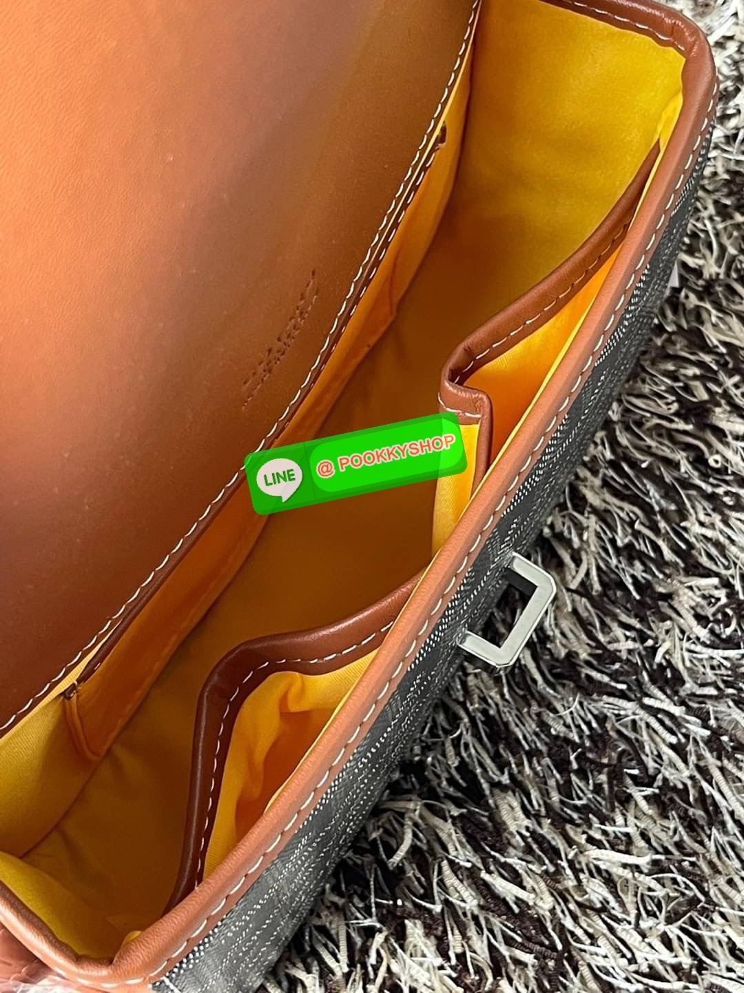 💕 Goyard belvedere pm แบรนด์ดังจากฝรั่งเศส เรัยบหรูแต่ดูสง่า สะดุดตาด้วยลายเฉพาะตัว วัสดุที่นำมาตัดเย็บกระเป๋าเป็นวัสดุผ้าใบ Canvas ที่มีชื่อเรียกว่า “Goyardine” ซึ่งเป็นผ้าใบที่เป็นการผสมผสานระหว่างผ้าฝ้าย (Cotton), ผ้าลินิน (Linen) และ ผ้าป่าน (