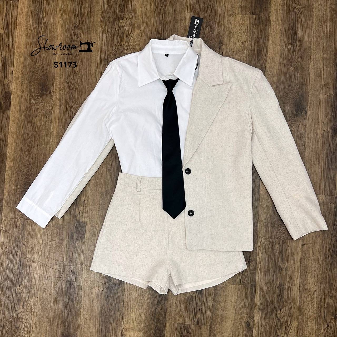 ชุดเซทแฟชั่น Korea suit set เกาหลีเกาใจไม่ไหว กับเซ็ตสูทที่จัดกันมาเต็มๆแบบ 4in1