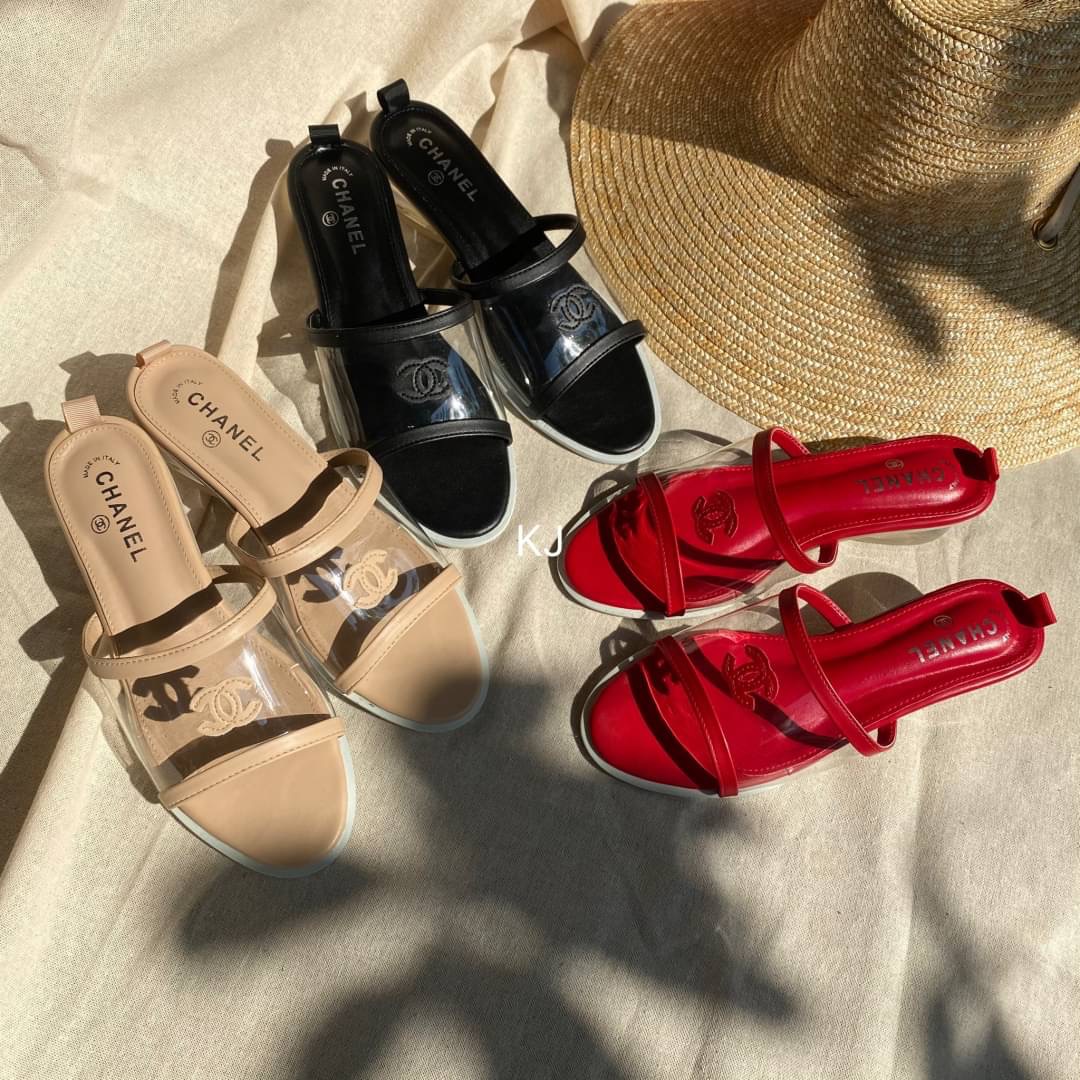 พร้อมส่ง แบบขายดี รีพีทรอบ 2 รองเท้าแตะส้นใส งานชนช้อปนะคะ chanel พื้นบุนุ่ม หน้าใสปักโลโก้ สวยมากคะ **ถ่ายจากสินค้าจริง***
