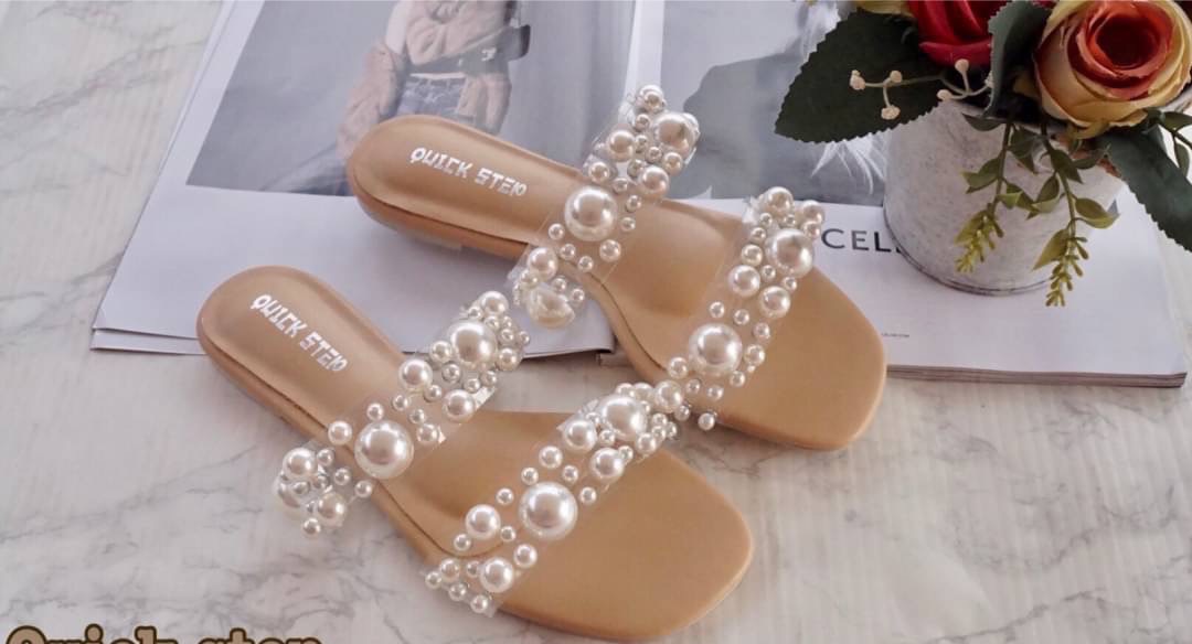 สินค้าขายดีพร้อมส่งค่า รองเท้างานสวยมาแล้วค่า details รองเท้าแฟชั่นน้องมุขมาใหม่คะ งานน่ารักมากค่ะ งานทรงสวย ใส่ง่าย จะใส่ไปเที่ยวทะเล 🏖⛱ก็น่ารักค่าสาวๆไม่ควรพลาดเลยค่า