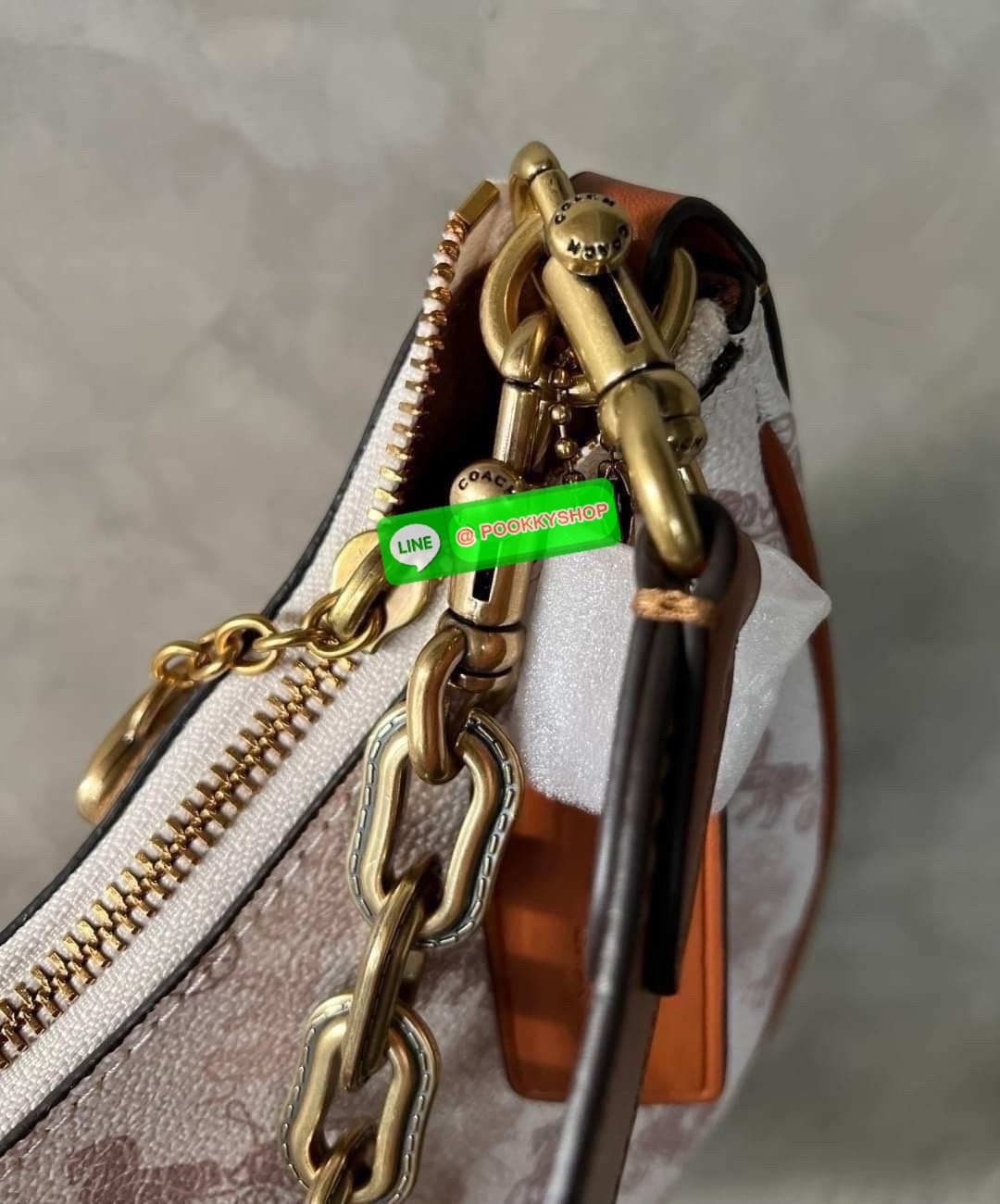 COACH MIRA SHOULDER BAG((CM582//583)) 💌เอาอะไรมาไม่คุ้ม ใบเดียวเอาอยู่ตลอดวันไม่ว่าจะตอนกลางวันหรือใช้ไปปาตีร์กลางคืน! หนังแท้อย่างดี นิ่มสวยคลาสสิคมากๆ