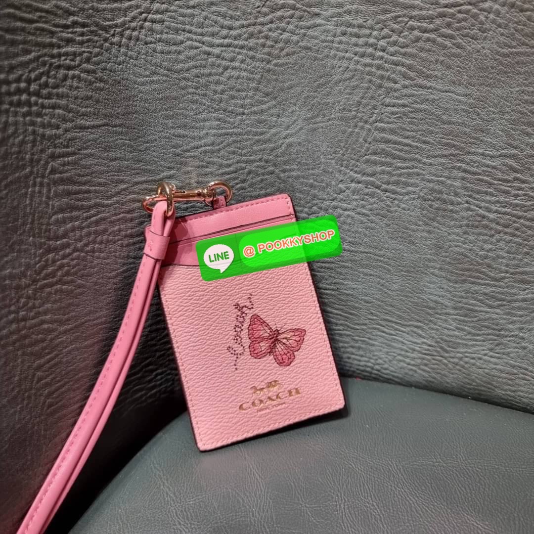 กระเป๋าใส่บัตรคล้องคอ Coach card holder ราคาพิเศษสุดๆ!!! ของหายาก!! ง่ายๆแบบไม่ธรรมดา!! คลาสสิคแต่มีดีเทลโดดเด่น!! กระเป๋าถนอมบัตร พร้อมสายคล้องคอ ดีไซน์ลวดลายสวย ดูดีทุกแบบ ใช้งานง่าย พกพาสะดวก จะใส่บัตรพนักงาน บัตรเครดิต บัตรปชช. ใบขับขี่ และบัตรอื่นๆที