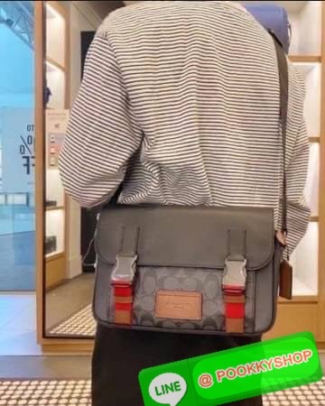 COACH TRACK CROSSBODY IN COLORBLOCK ((4141//4021)) พร้อมส่งที่ไทย ใหม่ล่าสุดค่ะ! กระเป๋าสะพายครอสบอดี้ร์หรือสะพายข้าง หนังแท้ชั้นดีที่สุด หนังนิ่มสวยมากๆค่ะ ด้านหน้าเย็บป้ายหนังโลโก้แบรนด์ เปิดปิดกระเป๋าแบบกดล็อคสองข้าง ภายในมีช่องตอนหน้าหนึ่งช่อง;มีซิปเป