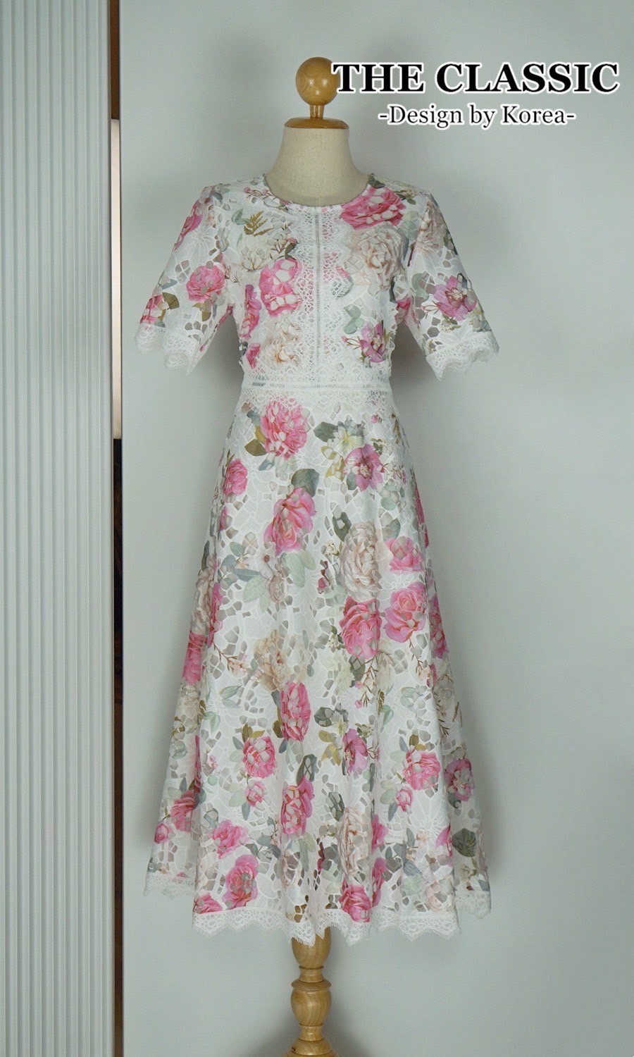 เดรสแฟชั่น เดรสลูกไม้ยาวลายดอกไม้ใช้ผ้าลูกไม้เนื้อหนาอย่างดีขึ้นลวดลายแน่นชัดสวย