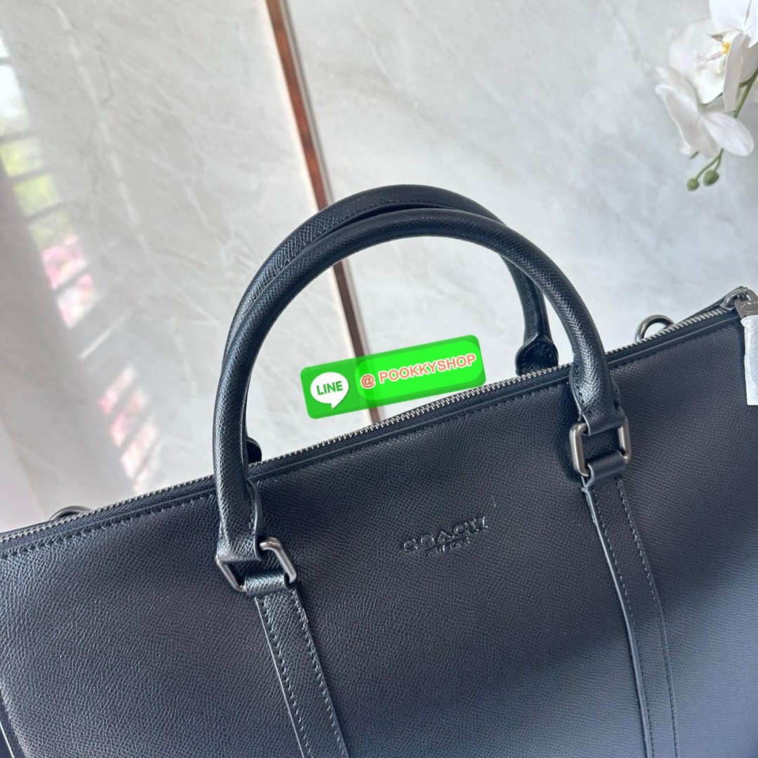 COACH GRAHAM ZIP BRIEF (CE439) 🔖กระเป๋าใส่โน๊ตบุ๊คใส่เอกสารใบใหญ่ 🔖วัสดุ:หนังแท้ทั้งใบ 🔖เปิดปิดด้วยซิป ภายในกว้าง มีช่องย่อยใส่ของจุกจิก ช่องใส่บัตร ใส่เอกสารและของสำคัญได้เยอะ 🔖สายสะพายสามารถถอดออกและปรับระดับได้คะ