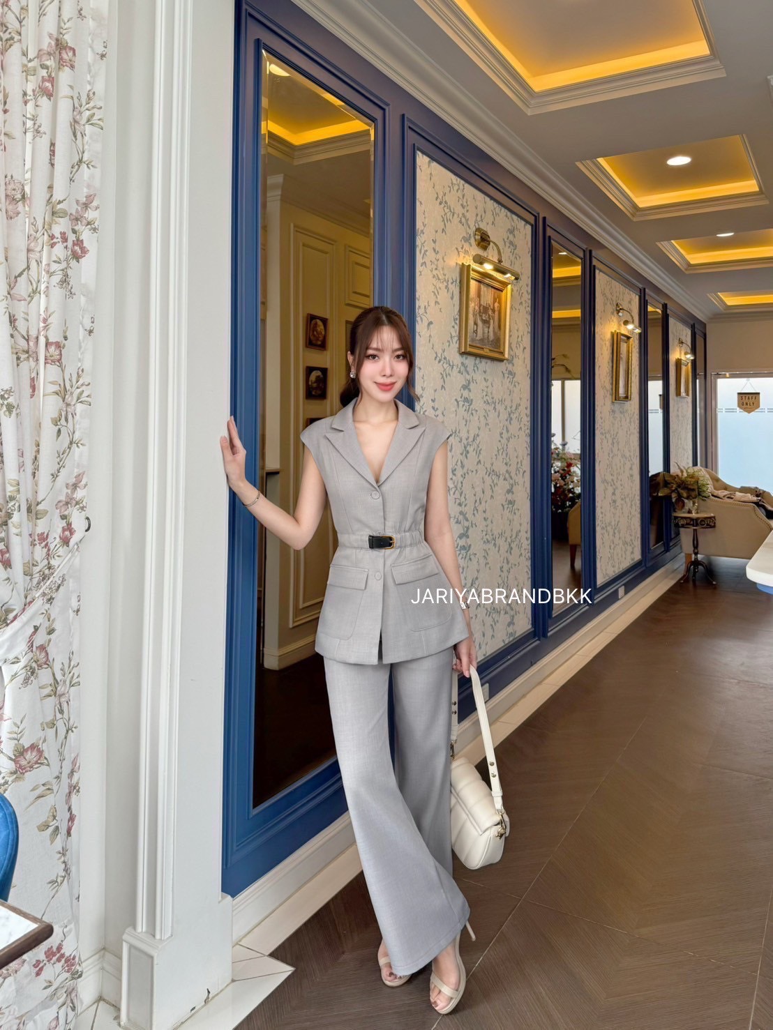 ชุดเซทแฟชั่น ชุดset 2ชิ้น(ผ้าทวิส) เสื้อคอปกแขนกุดมาพร้อมเข็มขัดและกางเกงเอวสูงขายาวทรงกระบอก