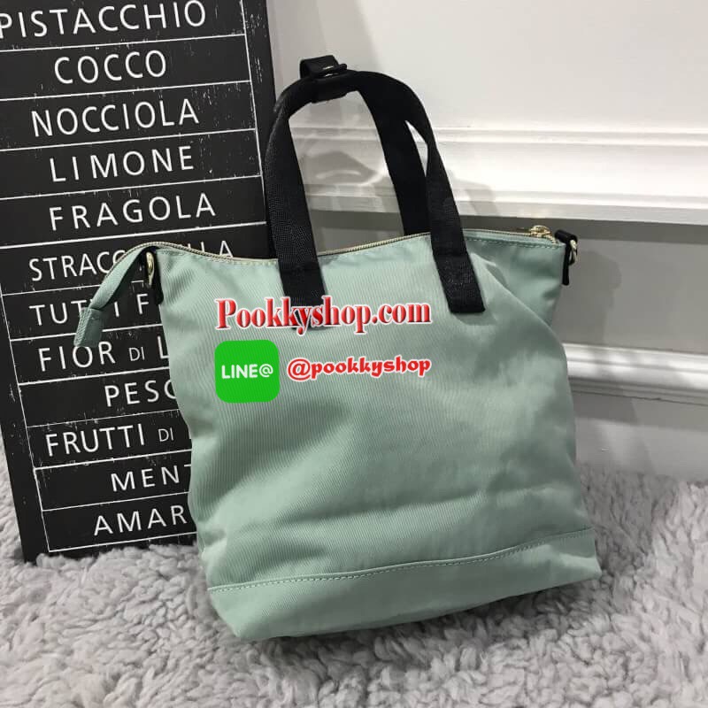 พร้อมส่ง Anello mini helmet bag ใหม่ล่าสุดค่า กับกระเป๋าทรงกะทัดรัด ที่พกพาไปได้ทุกที่เลยค่ะ ทรงเก๋ เนื้อผ้าเบา ใส่ของได้พอดิบพอดีเลยค่ะ รุ่นนึ้มีซิปเปิดปิดที่ปากกระเป๋า และยังมาช่องย่อยช่วยให้การจัดระเบียบของสะดวกขึ้นค่ะ มีสายสะพายยาว ถอดออกได้ และสามารถ