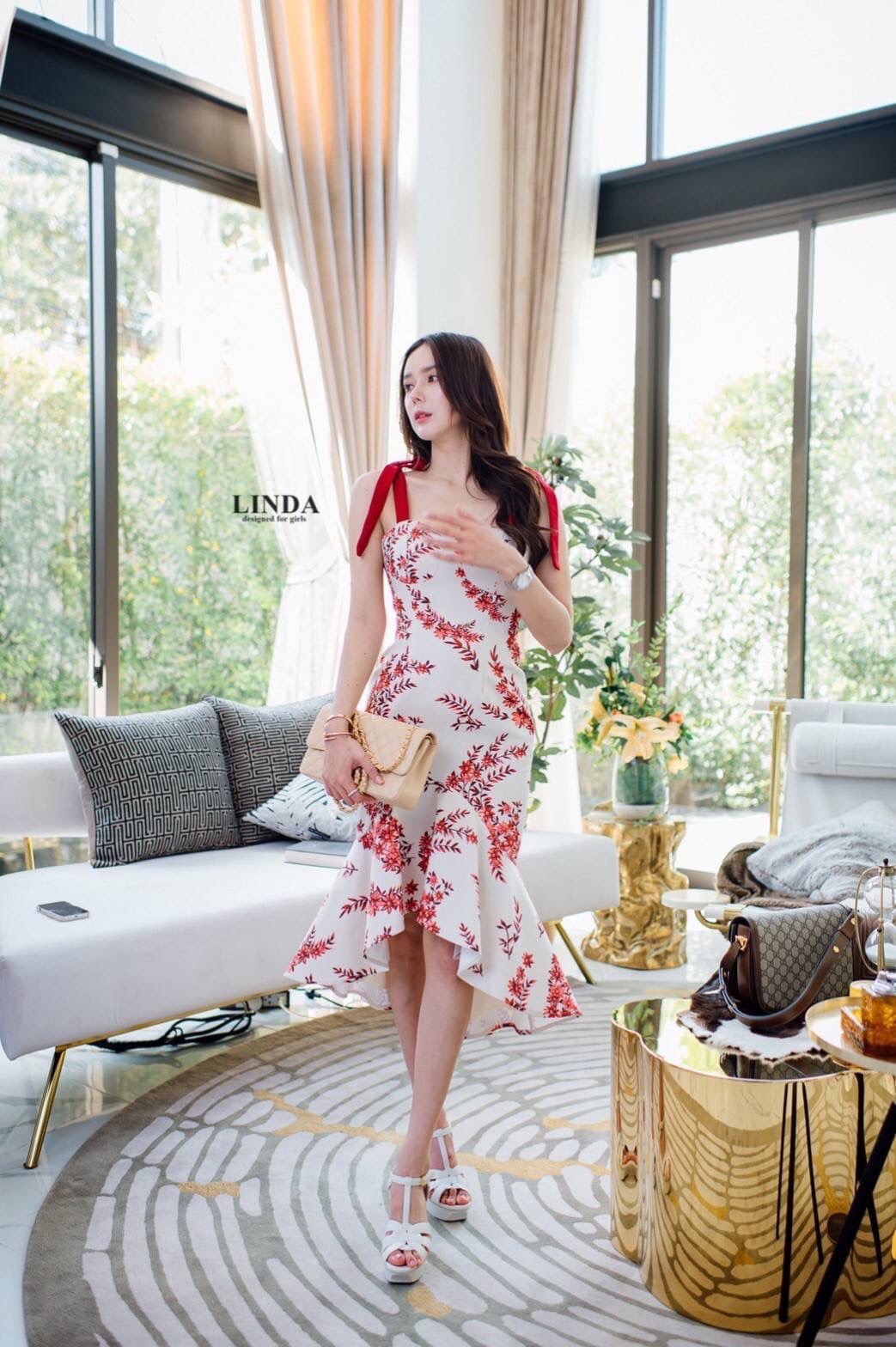 ป้าย LINDA เดรสหางปลา พร้อมส่ง เดรสผ้าพิมพ์ลายดอกไม้สีแดง สายเป็นสีแดง กระโปรงหางปลาระบายสวยมาก