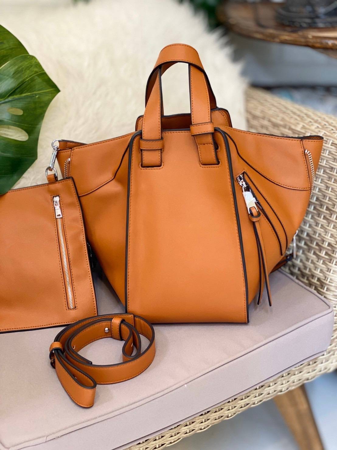 พร้อมส่งค่า 💕Hammock 💕 สิ้นสุดการรอคอย สำหรับรุ่นที่ทุกคนถามหาเยอะที่สุด การันตรีงานคุณภาพ ใช้เวลาผลิตนานสุดถึง 4 เดือน ตอนนี้พร้อมส่งเเล้วค่า Hammock size 30 cm รอบนี้เป็นงานสั่งผลิต งานเนี้ยบ ตัวหนังสวยมากกกก PU premium อย่างดี มีความหนา