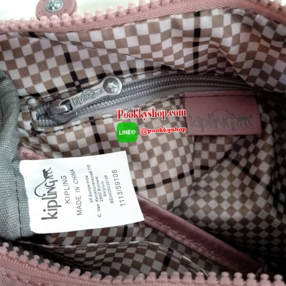 KIPLING Mini Crossbodybag กระเป๋าสะพายข้างขนาดกะทัดรัด ผลิตจากวัสดุ Nylon+ Polyester100% มีช่องใช้งานแยกย่อยมากถึง 4 ช่อง -ด้านหน้ามีช่องซิป 2 ช่อง -ช่องหลักโล่ง กว้าง จุของใช้ได้เยอะ -ด้านหลังมีช่องซิปอีก 1 ช่อง มาพร้อมพวงกุญเเจลิง สายสะพายยาวสามารถปรับไ
