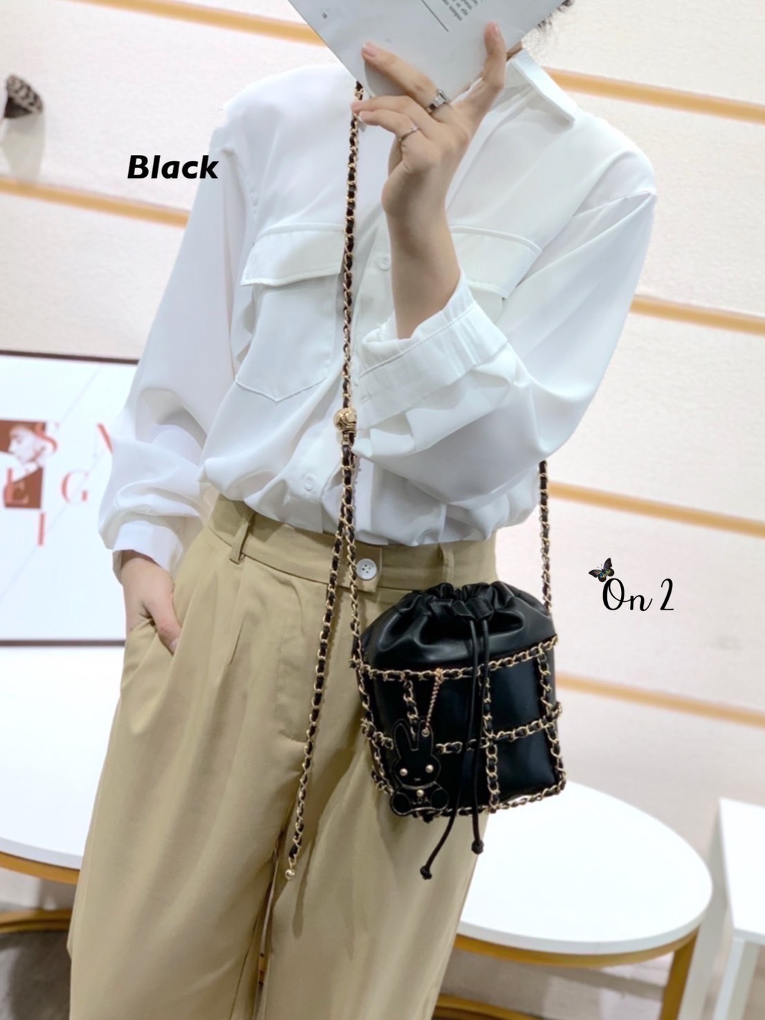 กระเป๋าแฟชั่นสไตล์แบรนด์ Chanel ทรงขนมจีบ แต่งโซ่ล้อมรอบ น่าใช้มากค่ะสายสะพายแบบ Cross body จับจองกันเลยคร่าสาวๆไม่มีไม่ได้ล๊าววว สวยทุกสีคร่า