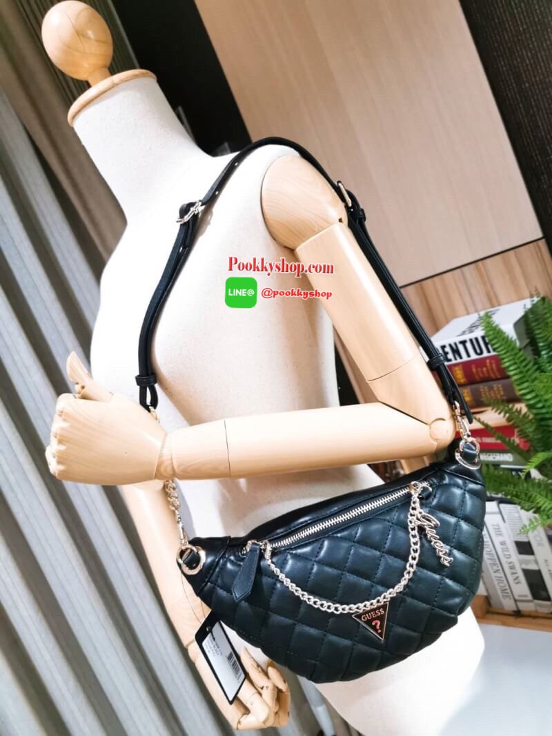 NEW ARRIVAL! Guess Kyli Fanny Pack Belt Bag 2019 กระเป๋าสะพาย/คาดเอว/คาดอกรุ่นใหม่ล่าสุดจาก GUESS FACTORY วัสดุหนังเเกะสังเคราะห์แบบนิ่มลายตารางเปิดปิดด้วยซิป ด้านหน้าประดับโซ่ห้อยโลโก้ดูมีดีเทล ด้านหลังมีช่องซิป ภายในมีโลโก้และช่องซิป สะพายได้หลายแบบไม่จ