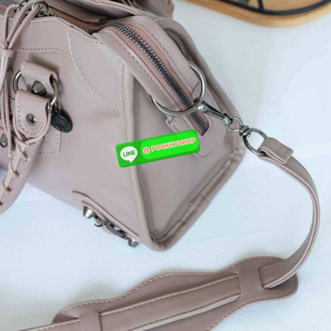 มาเพิ่มแล้วค่า ตามคำเรียกร้อง KEEP รุ่น Ghaso size L เป็นขนาดใหม่ใหญ่ขึ้นกว่าเดิม จุเพิ่มขึ้น และอะไหล่สีดำรมควันแบบใหม่ให้ความสวยเท่ขึ้นกว่าเดิม ค่า