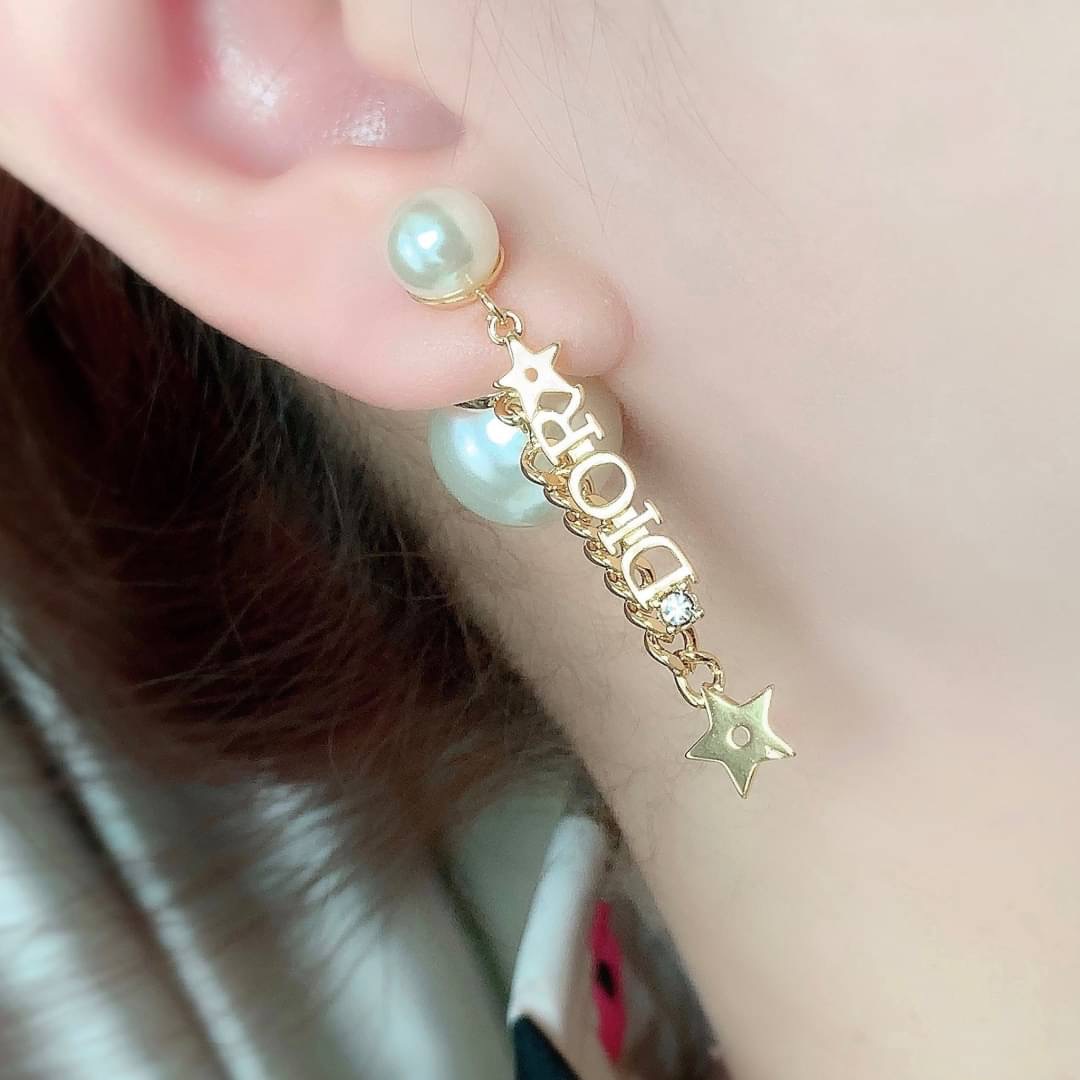 Super Hi-End Quality !!!! ((งาน 1:1 เหมือนในช็อปมากที่สุดในท้องตลาด)) Christian Dior Earring ต่างหูดิอองาน 1:1 เหมือนของแท้เป๊ะๆค่ะ รับรองงานสวยมากกกกก ดูหรู ดูผู้ดีสุดๆ งานดี เพชรคุณภาพดีมากๆมากๆคะรับประกันความพอใจเลยค่ะ ตัวเรือนสีทอง งาน laser stamp เหม